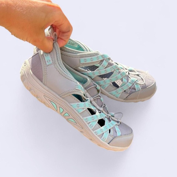 Basically new memory foam comfy slip‎ on Skechers women’s 6.5 - Picture 1 of 7